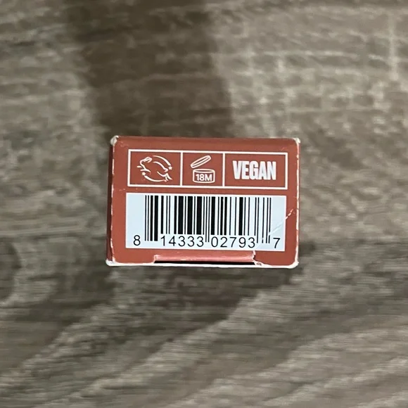 MILK MAKEUP Buzzed Electric Glossy Lip Plumper
hydrating lip plumper - Picture 7 of 8